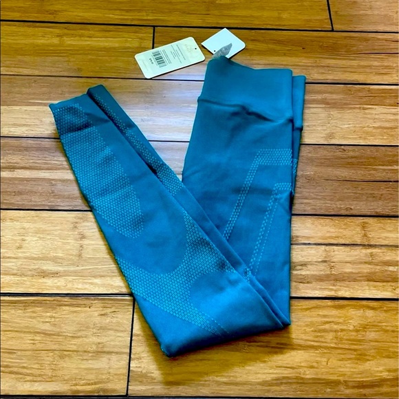 Fabletics Sculptknit Leggings - Picture 2 of 4